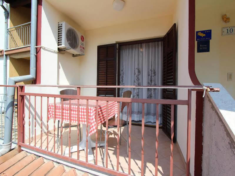 Room And Apartments Mariza Rovinj Ngoại thất bức ảnh